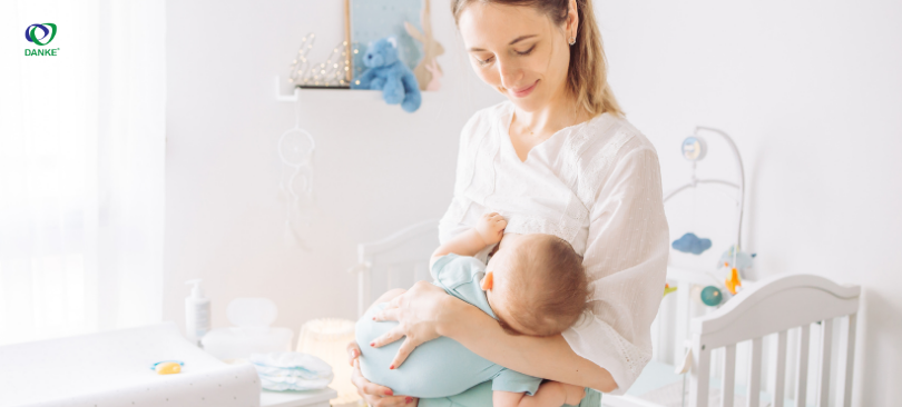 Sữa mẹ là nguồn cung cấp các kháng thể, chất dinh dưỡng và các yếu tố miễn dịch quan trọng cho trẻ