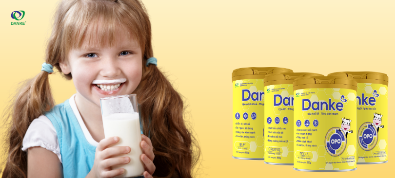 Uống sữa công thức Danke có bổ sung sắt