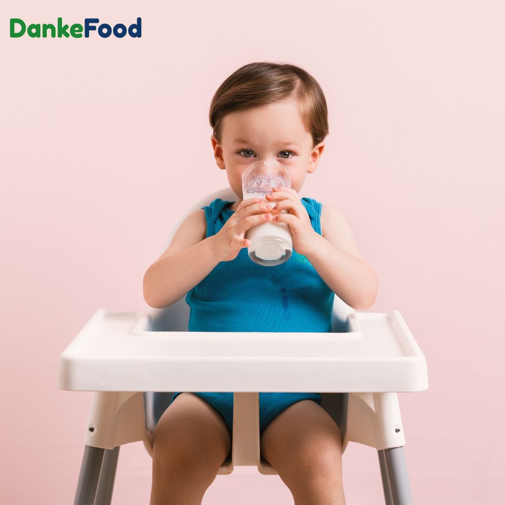 bé uống sữa vị nhạt tốt cho sức khỏe