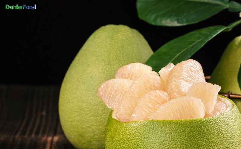 Bưởi cũng là một loại trái cây có chứa nhiều vitamin C có lợi