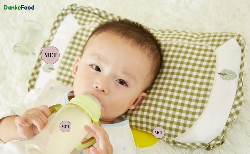 Sữa cho bé bị táo bón nên chứa axit béo MCT