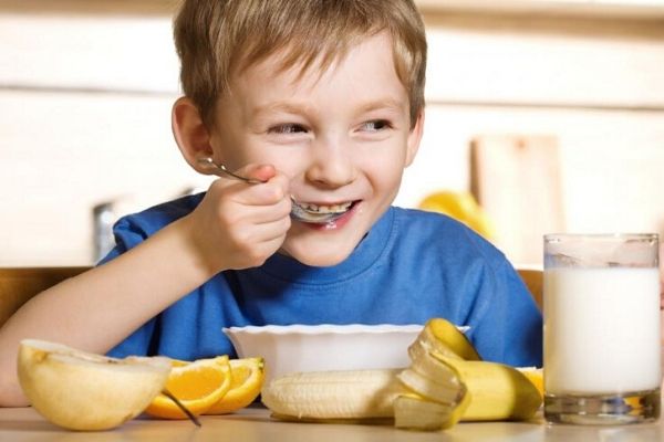 Thói quen ăn uống không tốt có thể khiến trẻ bị đầy hơi 
